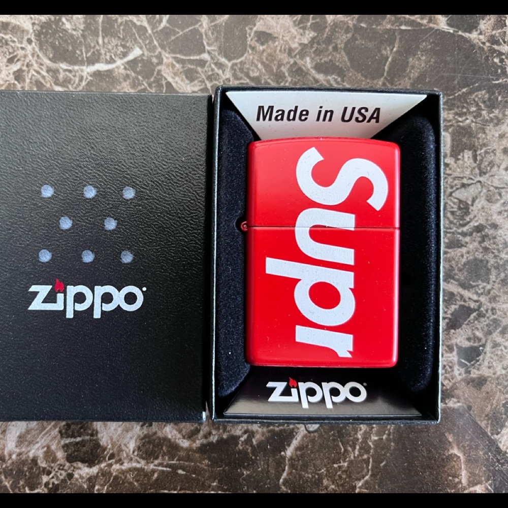 SUPREME Zippo